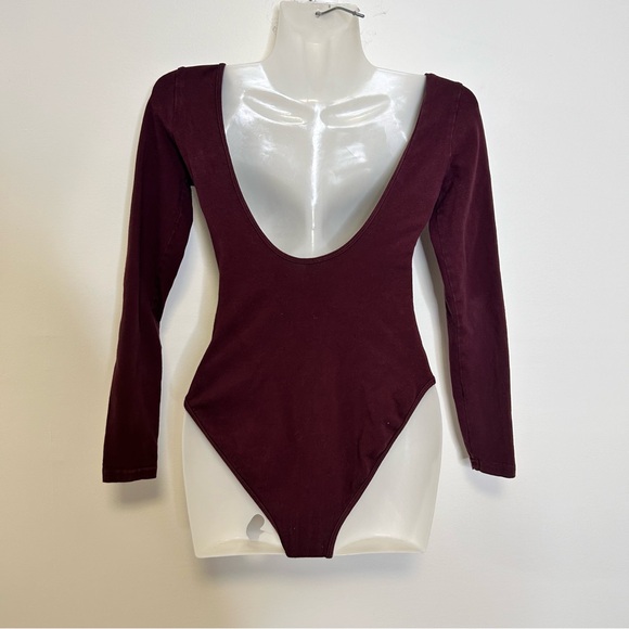 ◾️3/$25 American Apparel Long Sleeve Burgundy Scoop Nevk Bodysuit - Picture 2 of 5